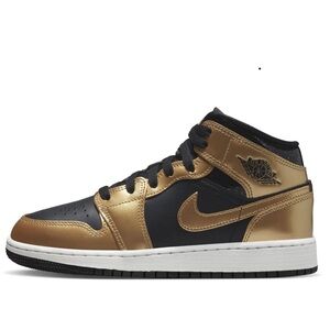 (GS) AIR JORDAN 1 MID SE
Boys – Black/Metallic Gold-white